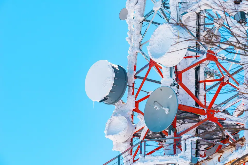 Czym różni się Bluetooth od Wi-Fi? Praktyczne zastosowania technologii bezprzewodowych