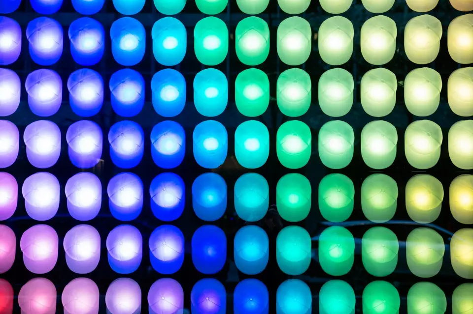 Czym się różni LED od OLED? Technologie ekranów w telewizorach i smartfonach