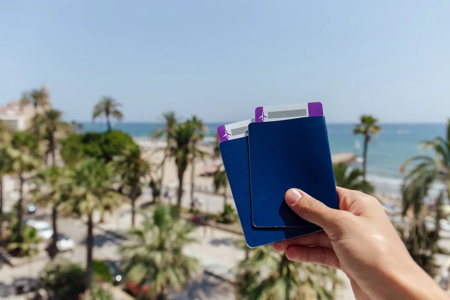 Jaki powerbank wybrać na wakacje? Przewodnik po pojemności i funkcjach